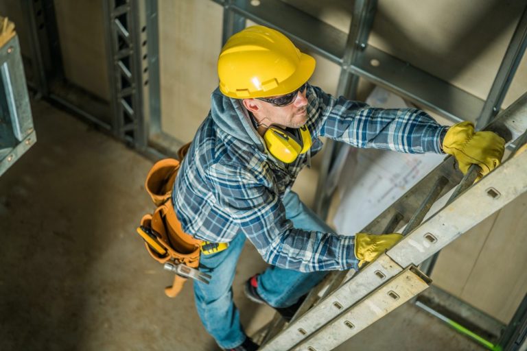 construction-worker-using-extension-ladder