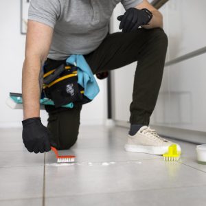 man-doing-professional-home-cleaning-service (5)-min